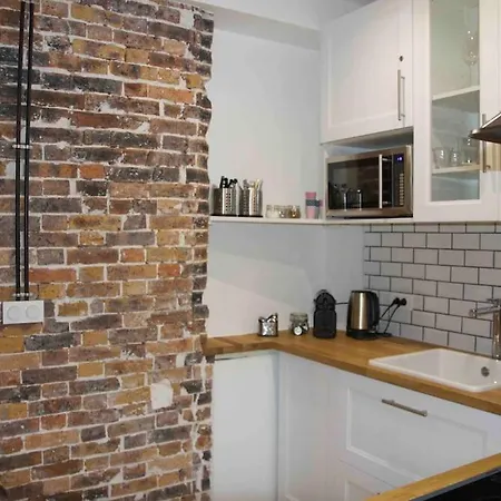 Another Brick In The In Sleeps 9 Apartment