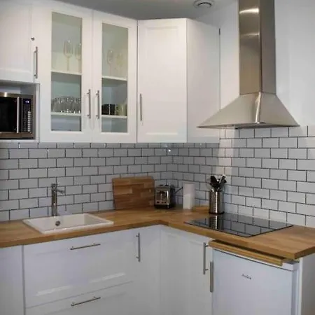 Another Brick In The In Sleeps 9 Apartment *