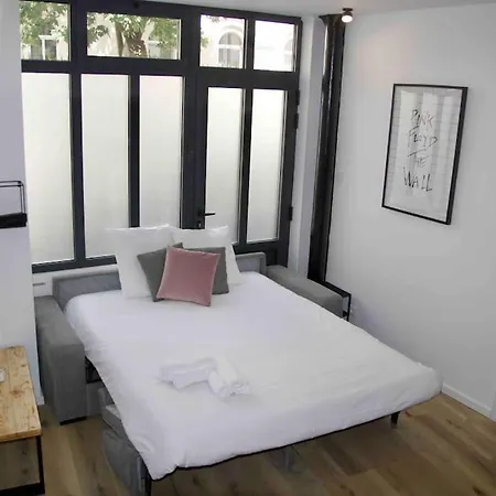 Apartment Another Brick In The In Sleeps 9 Paris