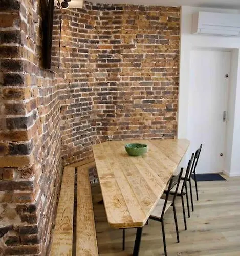 Another Brick In The In Sleeps 9 Apartmán *