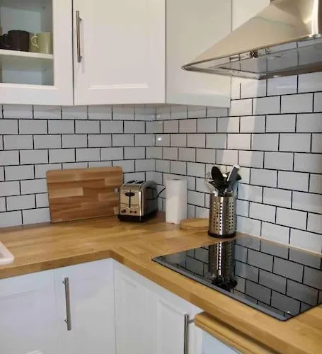 Another Brick In The In Sleeps 9 *