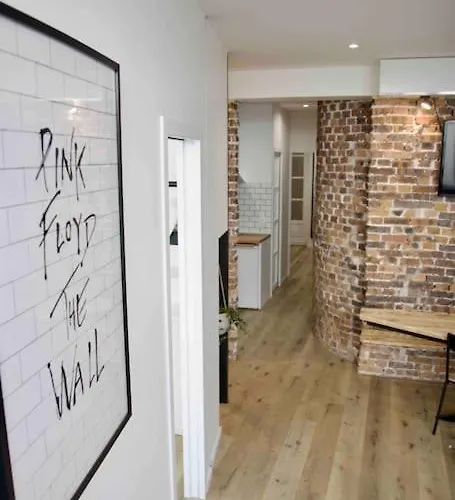 Another Brick In The In Sleeps 9 *